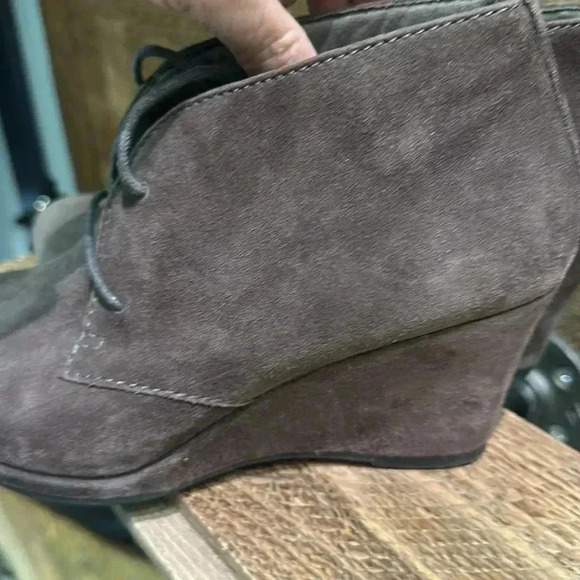 Clarks Camryn Bronte Suede Taupe Brown Wedge Ankle Boot Bootie Size 7.5 M - Picture 4 of 8